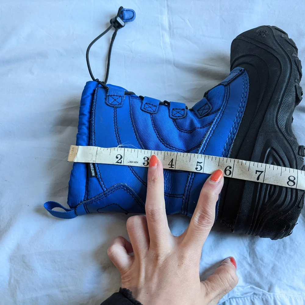 The North Face youth Alpenglow IV boots size 2